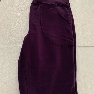 Lululemon purple crop pants sz 4
